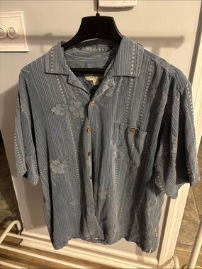100% Silk Men’s Button Down Island Shores Island Wear Slate Blue Tee